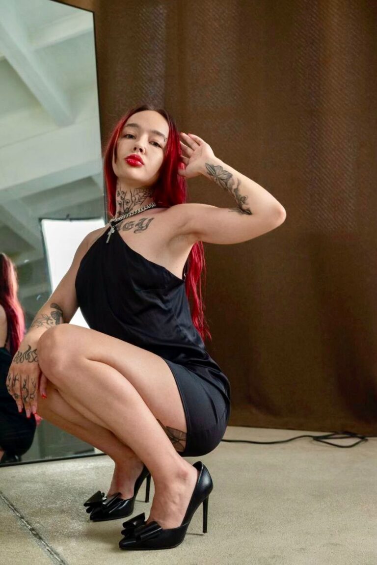 Эскортница Марго - грудь 2, рост 170 см, вес 49 кг, цвет волос Рыжые, этничность Европейская