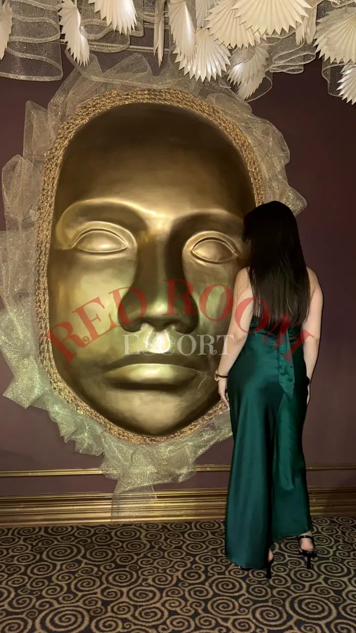 Эскортница Мия - грудь 1.5, рост 171 см, вес 70 кг, цвет волос Брюнетки, этничность Азиатская