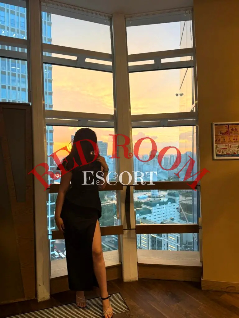 Эскортница Мия - грудь 1.5, рост 171 см, вес 70 кг, цвет волос Брюнетки, этничность Азиатская