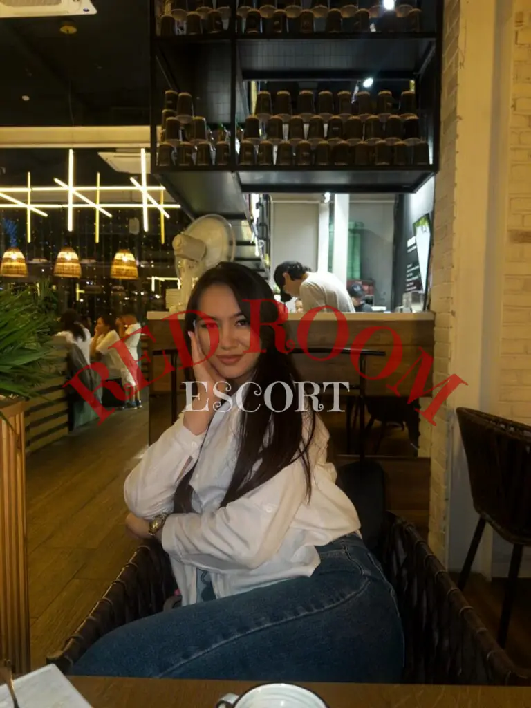 Эскортница Мия - грудь 1.5, рост 171 см, вес 70 кг, цвет волос Брюнетки, этничность Азиатская