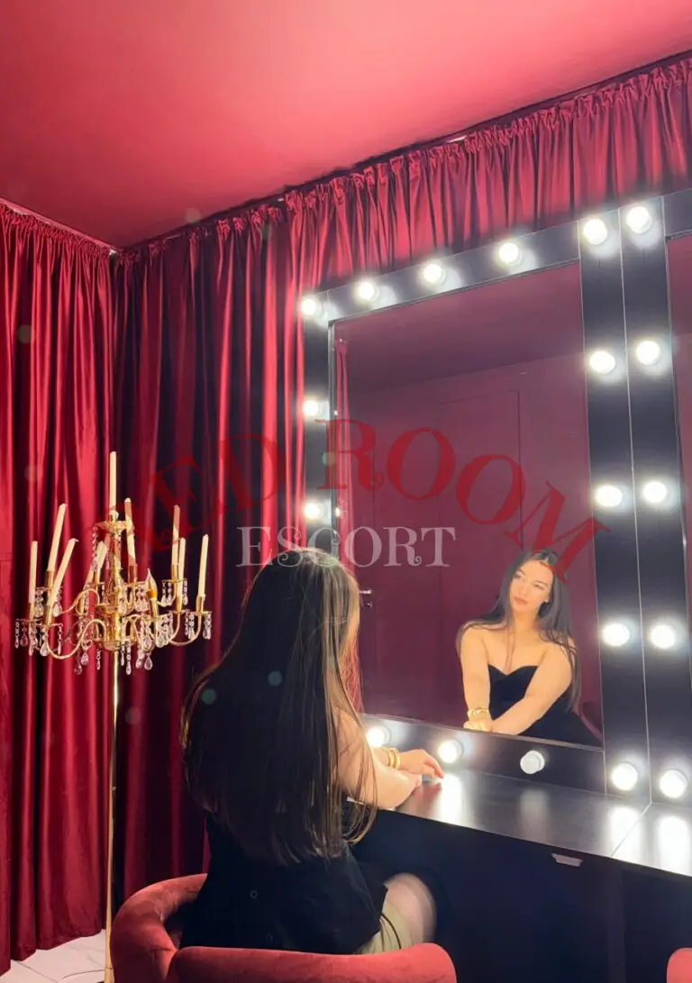 Эскортница Мия - грудь 1.5, рост 171 см, вес 70 кг, цвет волос Брюнетки, этничность Азиатская