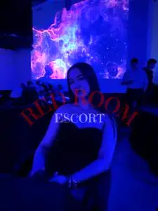 Эскортница Мия - грудь 1.5, рост 171 см, вес 70 кг, цвет волос Брюнетки, этничность Азиатская