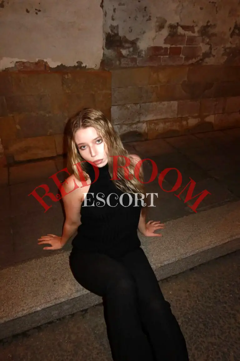 Эскортница Аня - грудь 1.5, рост 166 см, вес 56 кг, цвет волос Блондинки, этничность Европейская