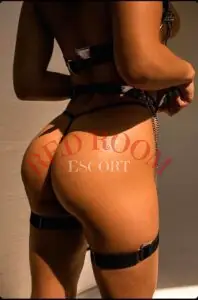 Эскортница Ви - грудь 3.5, рост 172 см, вес 60 кг, цвет волос Брюнетки, этничность Европейская