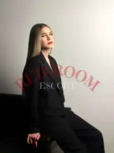 Эскортница Стелла - грудь 1.5, рост 163 см, вес 48 кг, цвет волос Блондинки, Русые, этничность Европейская