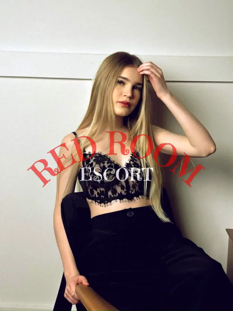 Эскортница Стелла - грудь 1.5, рост 163 см, вес 48 кг, цвет волос Блондинки, Русые, этничность Европейская