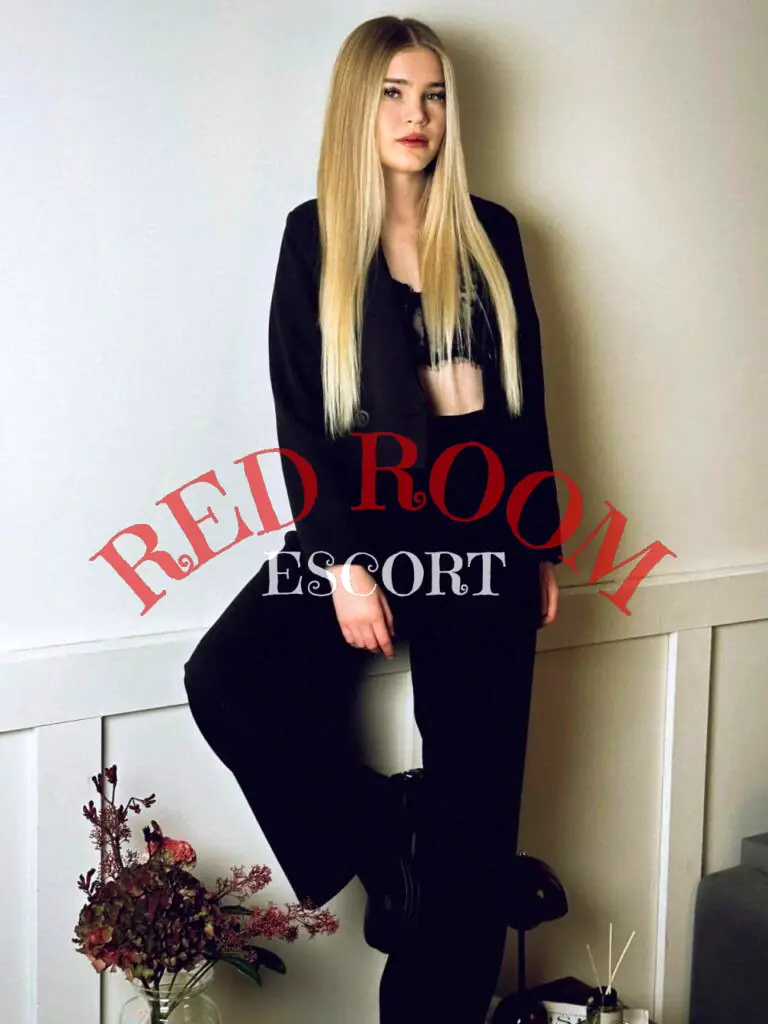 Эскортница Стелла - грудь 1.5, рост 163 см, вес 48 кг, цвет волос Блондинки, Русые, этничность Европейская