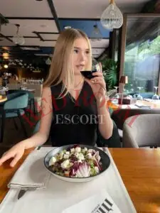 Эскортница Стелла - грудь 1.5, рост 163 см, вес 48 кг, цвет волос Блондинки, Русые, этничность Европейская