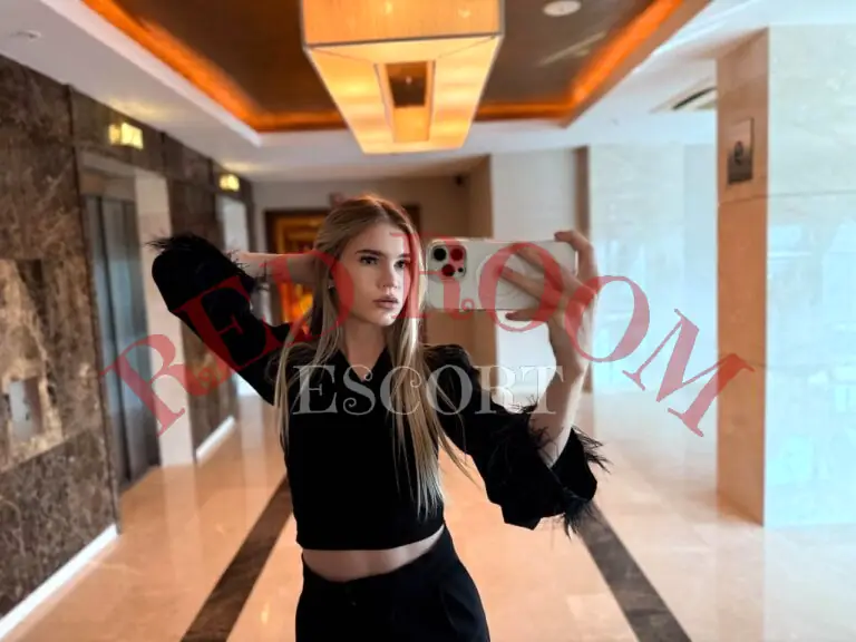 Эскортница Стелла - грудь 1.5, рост 163 см, вес 48 кг, цвет волос Блондинки, Русые, этничность Европейская