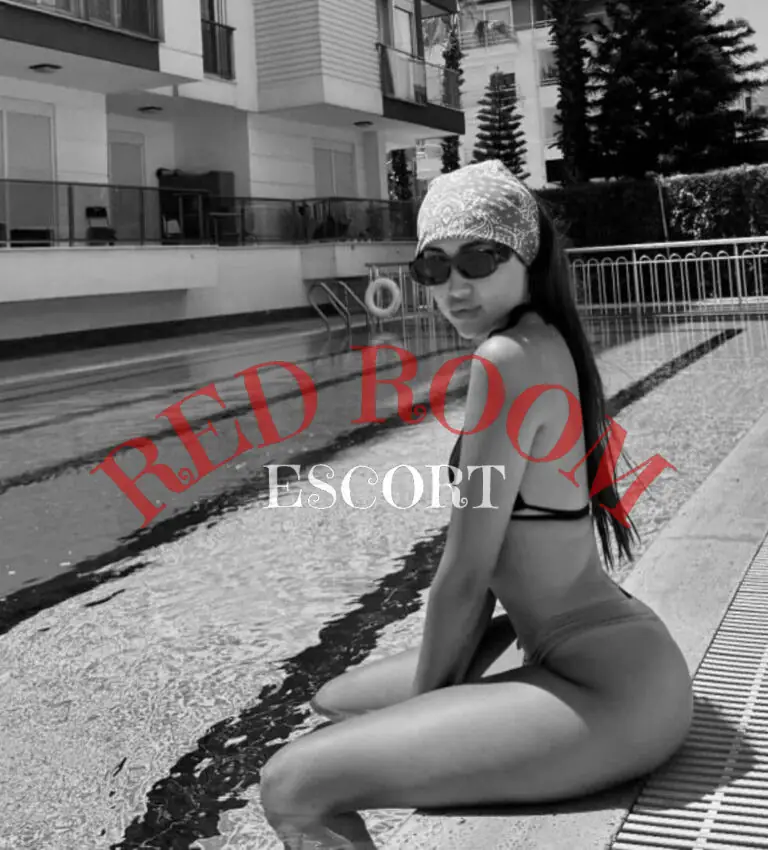 Эскортница Ная - грудь 1.5, рост 175 см, вес 56 кг, цвет волос Брюнетки, этничность Азиатская