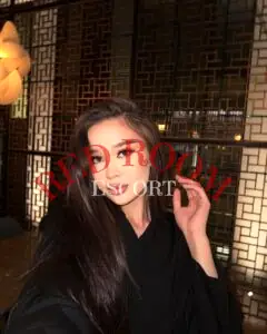 Эскортница Арая - грудь 1.5, рост 173 см, вес 58 кг, цвет волос Брюнетки, этничность Азиатская