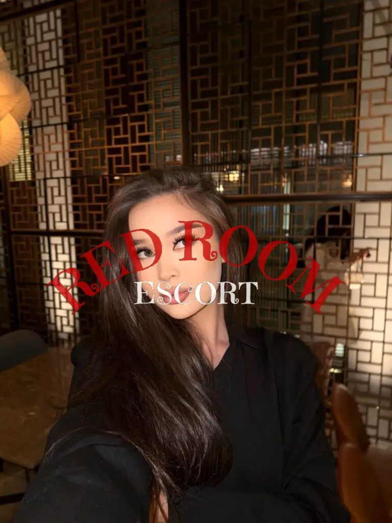 Эскортница Арая - грудь 1.5, рост 173 см, вес 58 кг, цвет волос Брюнетки, этничность Азиатская