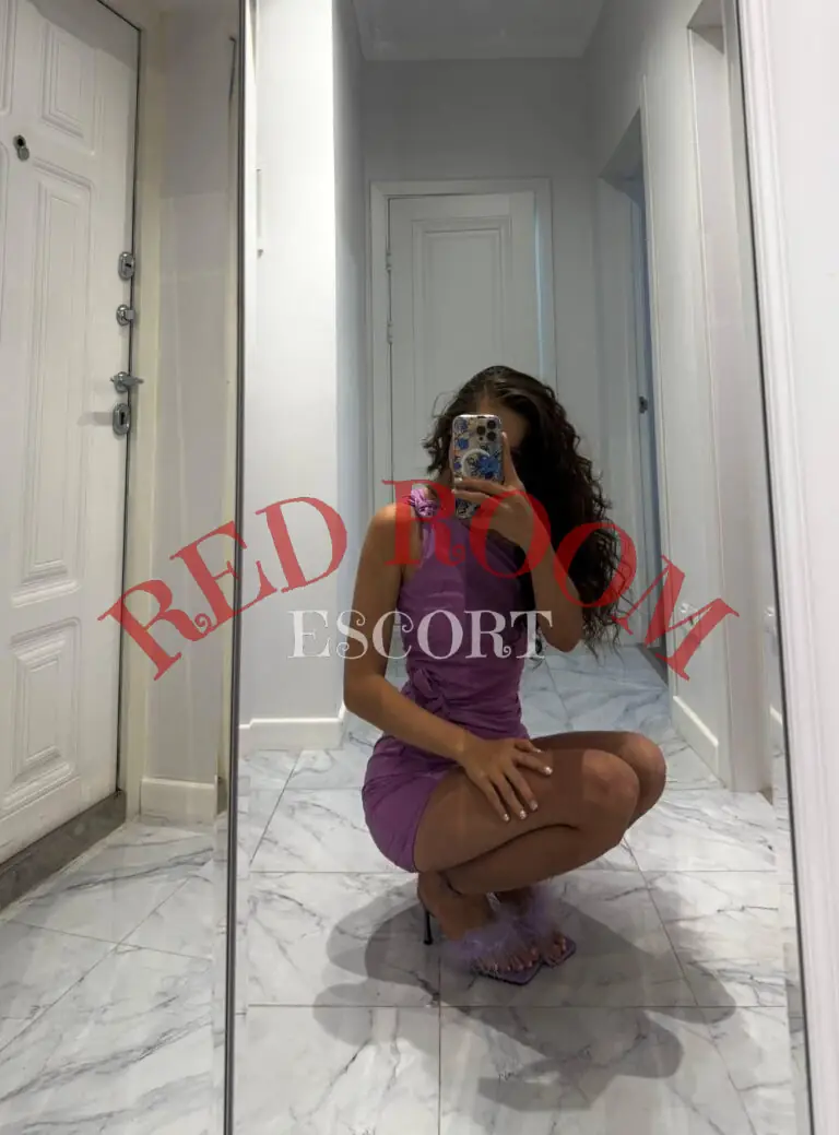 Эскортница Арая - грудь 1.5, рост 173 см, вес 58 кг, цвет волос Брюнетки, этничность Азиатская