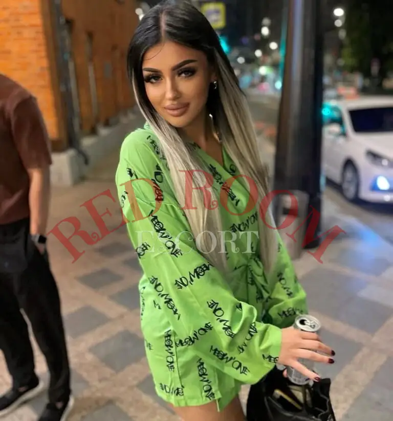 Эскортница Наоми - грудь 1.5, рост 175 см, вес 66 кг, цвет волос Брюнетки, этничность Европейская