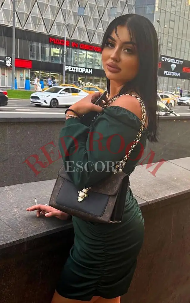 Эскортница Наоми - грудь 1.5, рост 175 см, вес 66 кг, цвет волос Брюнетки, этничность Европейская