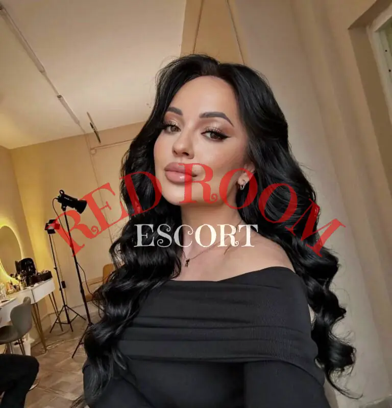 Эскортница Лея - грудь 2.5, рост 162 см, вес 27 кг, цвет волос Брюнетки, этничность Европейская