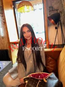 Эскортница Лея - грудь 2.5, рост 162 см, вес 27 кг, цвет волос Брюнетки, этничность Европейская