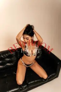 Эскортница Даяна - грудь 2.5, рост 166 см, вес 166 кг, цвет волос Брюнетки