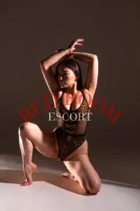 Эскортница Аруна  - грудь 3, рост 165 см, вес 56 кг, цвет волос Брюнетки, этничность Европейская