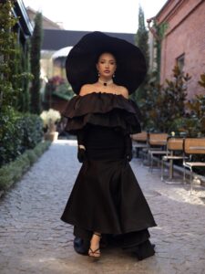 Эскортница Мария - грудь 2, рост 160 см, вес 53 кг, цвет волос Брюнетки, этничность Европейская