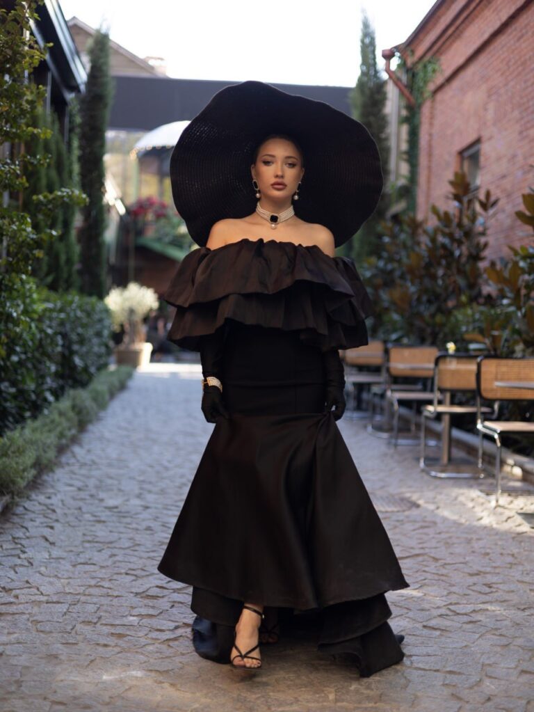 Эскортница Мария - грудь 2, рост 160 см, вес 53 кг, цвет волос Брюнетки, этничность Европейская