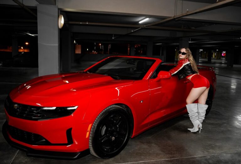 Эскортница Мария - грудь 2, рост 160 см, вес 53 кг, цвет волос Брюнетки, этничность Европейская