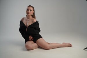 Эскортница Мария - грудь 2, рост 160 см, вес 53 кг, цвет волос Брюнетки, этничность Европейская