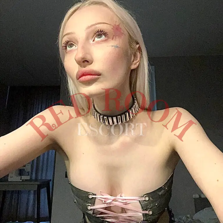 Эскортница Саша - грудь 2, рост 158 см, вес 48 кг, цвет волос Блондинки, этничность Европейская