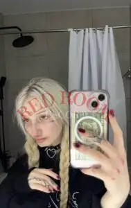 Эскортница Саша - грудь 2, рост 158 см, вес 48 кг, цвет волос Блондинки, этничность Европейская