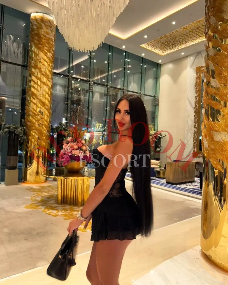 Эскортница Тати - грудь 4, рост 177 см, вес 57 кг, цвет волос Брюнетки, этничность Европейская