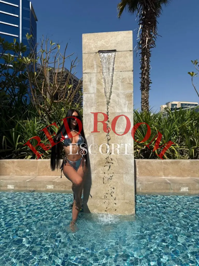 Эскортница Тати - грудь 4, рост 177 см, вес 57 кг, цвет волос Брюнетки, этничность Европейская