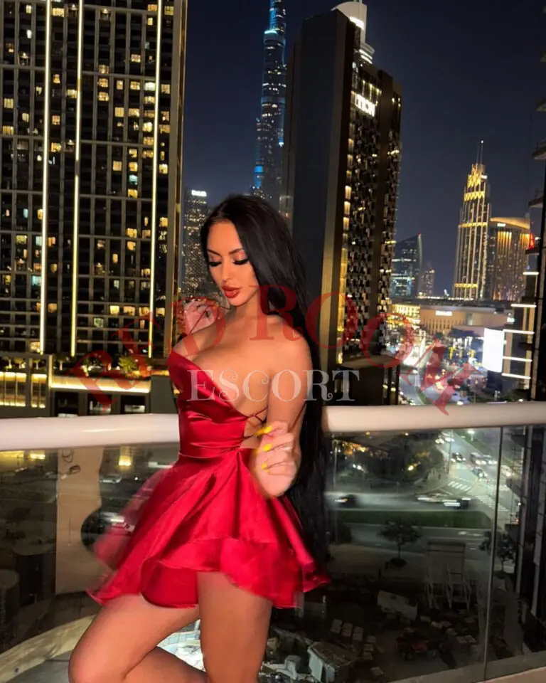 Эскортница Тати - грудь 4, рост 177 см, вес 57 кг, цвет волос Брюнетки, этничность Европейская