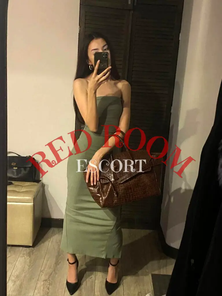 Эскортница Адель - грудь 1, рост 160 см, вес 42 кг, цвет волос Брюнетки, этничность Европейская