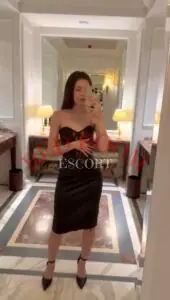 Эскортница Адель - грудь 1, рост 160 см, вес 42 кг, цвет волос Брюнетки, этничность Европейская