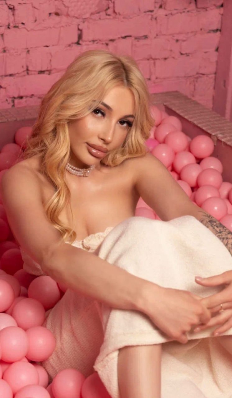 Эскортница Елизавета - грудь 2, рост 162 см, вес 50 кг, цвет волос Блондинки