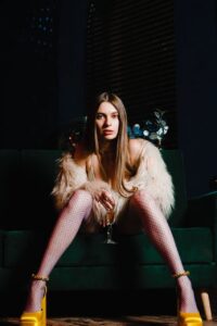 Эскортница Блесс - грудь 4, рост 172 см, вес 53 кг, цвет волос Брюнетки