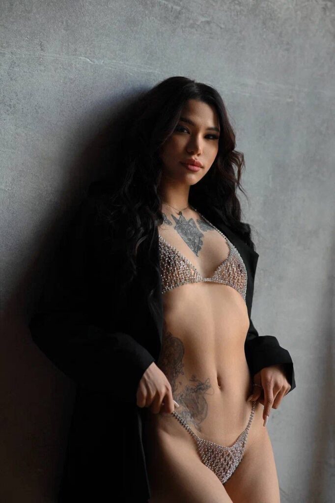 Сая — возраст 21, рост 165, вес 50, размер груди 1