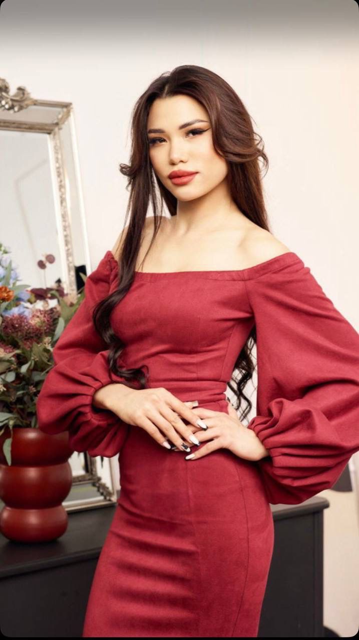 Эскортница Сая - грудь 1, рост 165 см, вес 50 кг, цвет волос Брюнетки