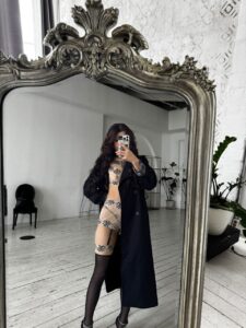 Эскортница Сая - грудь 1, рост 165 см, вес 50 кг, цвет волос Брюнетки