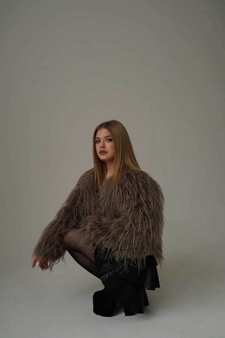 Эскортница Кэролайн - грудь 1, рост 160 см, вес 54 кг, цвет волос Русые