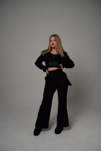 Эскортница Кэролайн - грудь 1, рост 160 см, вес 54 кг, цвет волос Русые