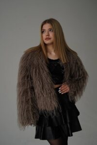 Эскортница Кэролайн - грудь 1, рост 160 см, вес 54 кг, цвет волос Русые