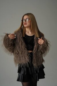 Эскортница Кэролайн - грудь 1, рост 160 см, вес 54 кг, цвет волос Русые