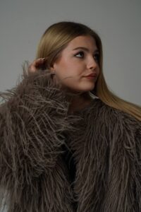 Эскортница Кэролайн - грудь 1, рост 160 см, вес 54 кг, цвет волос Русые