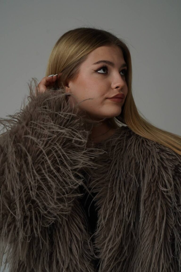 Эскортница Кэролайн - грудь 1, рост 160 см, вес 54 кг, цвет волос Русые