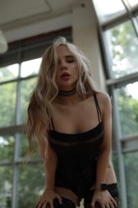 Эскортница Грета - грудь 2, рост 162 см, вес 50 кг, цвет волос Брюнетки