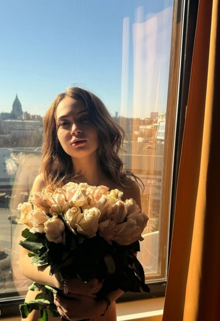 Эскортница Харли - грудь 2, рост 167 см, вес 50 кг, цвет волос Брюнетки