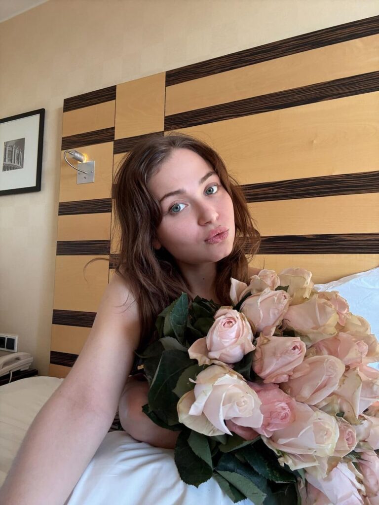 Эскортница Харли - грудь 2, рост 167 см, вес 50 кг, цвет волос Брюнетки