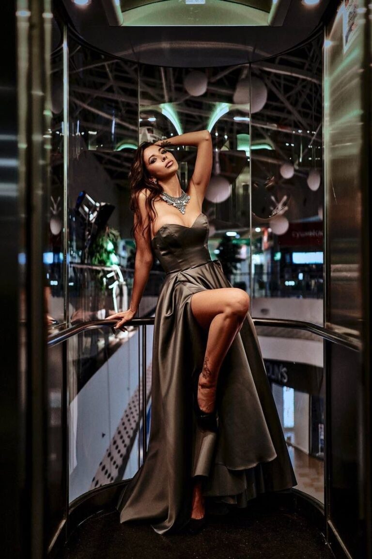 Эскортница Дари - грудь 3, рост 180 см, вес 58 кг, цвет волос Брюнетки