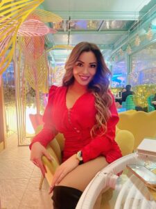 Эскортница Лина - грудь 2.5, рост 165 см, вес 60 кг, цвет волос Брюнетки